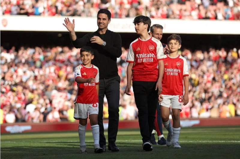 Con trai HLV Mikel Arteta chính thức ra mắt đội trẻ Arsenal